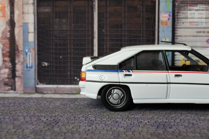 Illustration for article titled French Friday: La seule voiture qui fond